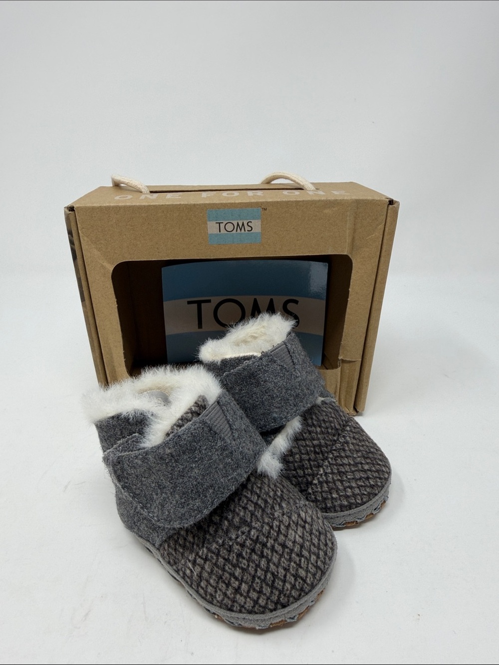 TOMS Gray Quilted Baby Booties with Fleece Trim baby size 1  NWT 0-6m